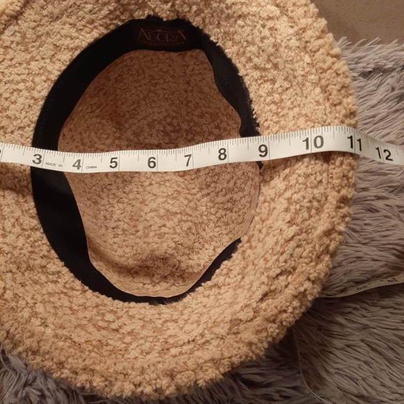 Adora Hat- OS - Picture 5 of 6